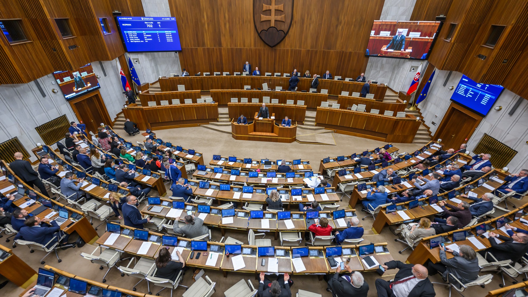 Poslanci neschválili návrh o rente pre prokurátorov. (ilustračné foto). 