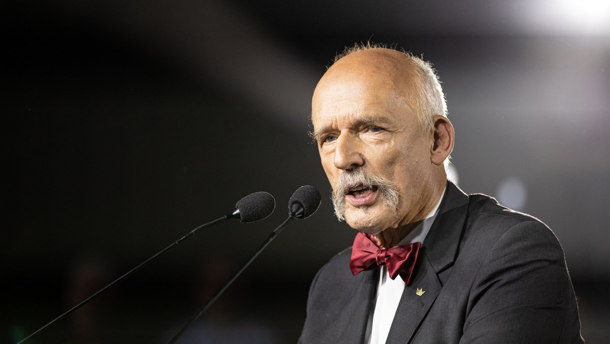 Poseł Konfederacji Janusz Korwin-Mikke zatrudnił jako asystentów społecznych troje członków swojej rodziny. Sam polityk nie widzi w tym nic niewłaściwego - pisze "Rzeczpospolita".