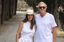 Naša pevačica i njen muž, 20 godina stariji američki milijarder, KRSTILI DECU U PRAVOSLAVNOJ CRKVI U CRNOJ GORI: Blizanci nose potpuno ORIGINALNA IMENA, a evo ko im je bila KUMA