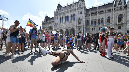 Kordonok nélkül: így vonulnak a Budapest Pride-on – fotók