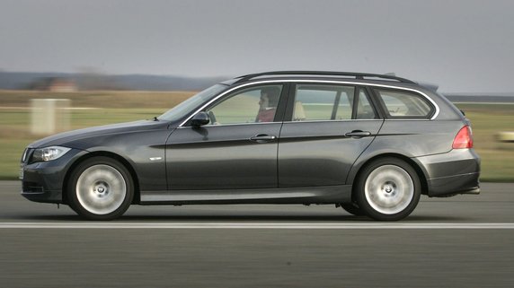 BMW 330i (E90/91) – 31 500 zł (2006 r.)