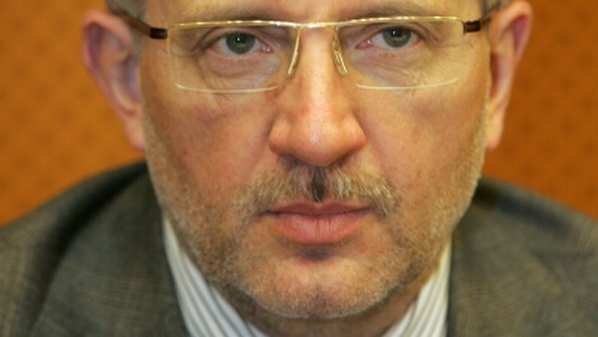 "Parlament Europejski zelektryzowała wiadomość, że Ryszard Czarnecki wstąpił do PiS-u. Jak w każdej beczce miodu, w tej również, jest kropla dziegciu" — pisze na swoim blogu w Onecie Marek Siwiec.
