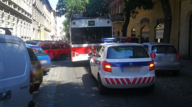 Balesetezett a troli / Fotó: police.hu