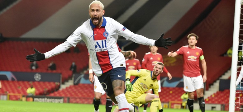 Neymar show na Old Trafford, 4 gole Giroud, awans Borussii [WYNIKI i TABELE]