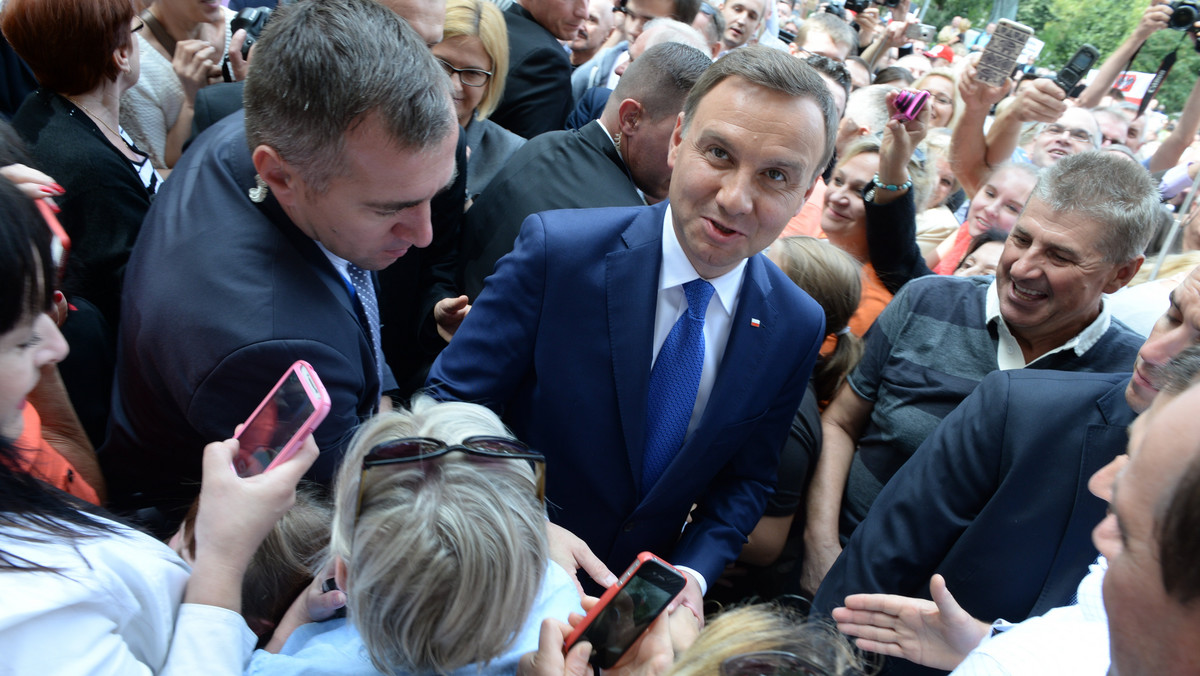 Jest szansa na zniesienie wiz turystycznych dla Polaków udających się do Stanów Zjednoczonych - przekonywał na spotkaniu z amerykańską Polonią prezydent Andrzej Duda.