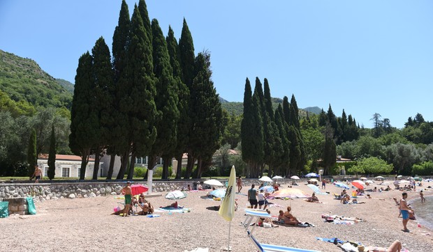 Uprkos slaboj turističkoj sezoni u Crnoj Gori, cene i dalje visoke