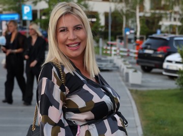 "Bez šminke, u staroj odeći sa rupicama, u papučama!" Komšinica je otkrila drugo lice Dee Đurđević