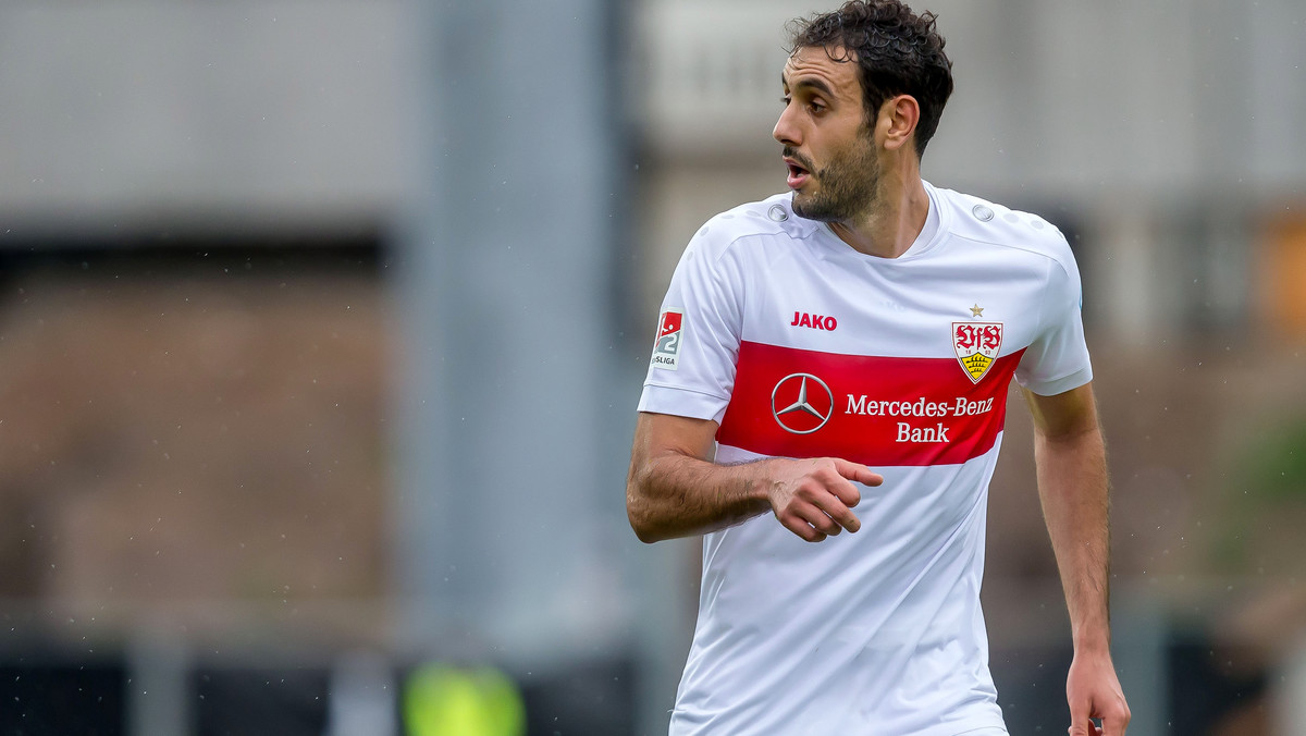 Z powodu gwałtownej burzy i opadów opóźnione o kwadrans zostało rozpoczęcie się spotkania VfB Stuttgart z SV Sandhausen w ramach 32. kolejki 2. Bundesligi. W tej serii meczów szansy od trenerów nie dostali Waldemar Sobota (FC St. Pauli), ani Marcin Kamiński (VfB Stuttgart).