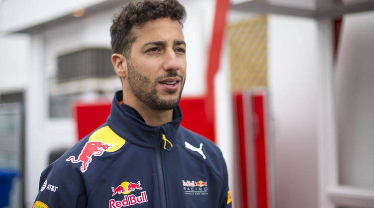 Daniel Ricciardo védte 
honfitársait 
– végül kiengedték őket/Fotó: AFP