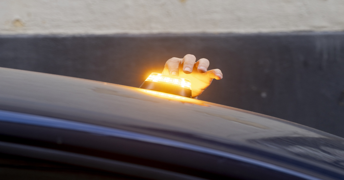 No-habr-multas-La-DGT-lo-reitera-a-5-d-as-de-la-baliza-V-16-obligatoria