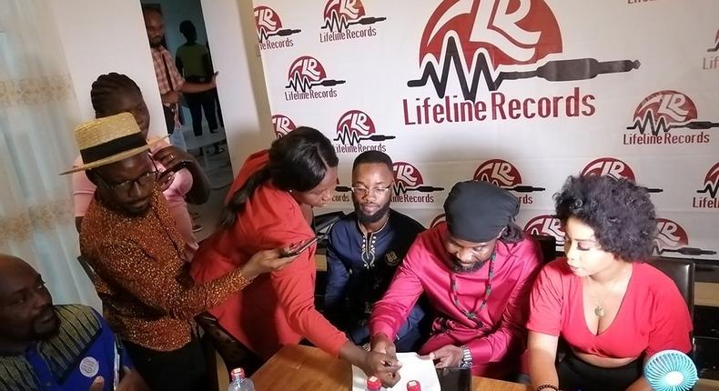 Abochi, Dede Supa ink 5-year record deal with LifeLine Records 1