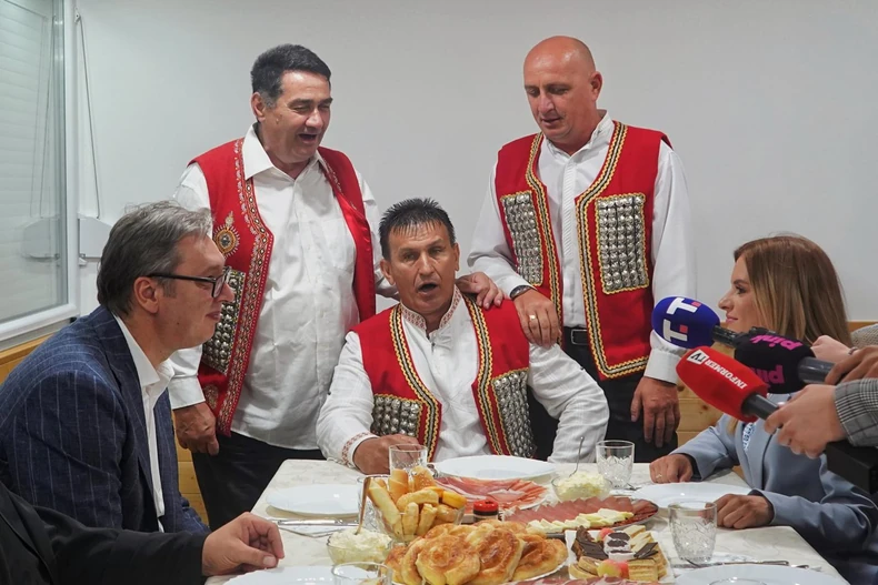 Porodica Radan priredila doček Vučiću 