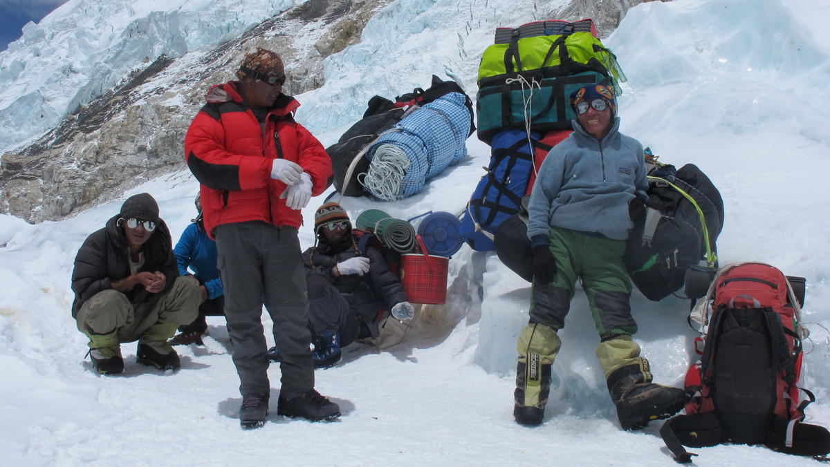Mount Everest i praca Szerpów