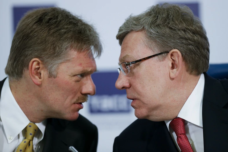Aleksiej Kudrin (z prawej) i rzecznik Kremla - Dmitrij Pieskow