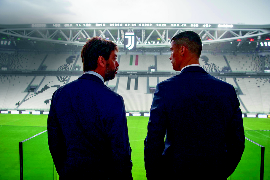 Christiano Ronaldo (z prawej) i prezes Juventusu Andrea Agnelli (z lewej)