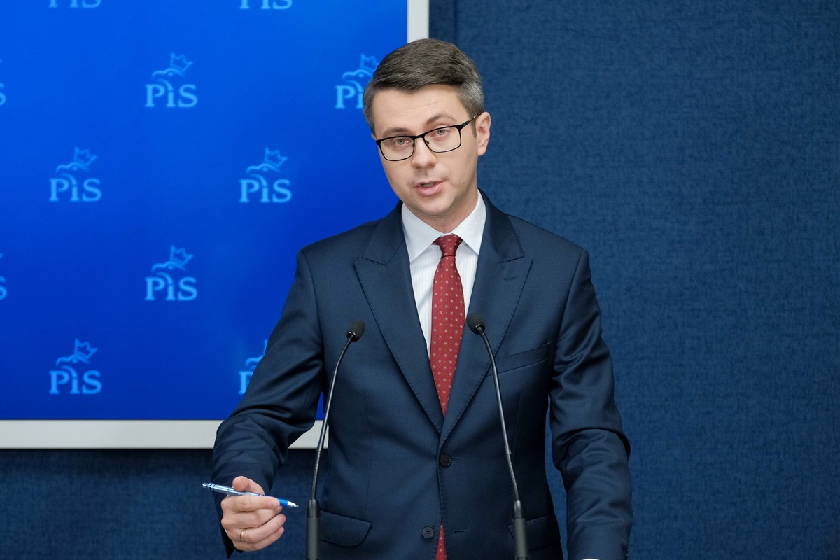 Rzecznik prasowy rządu Piotr Mueller