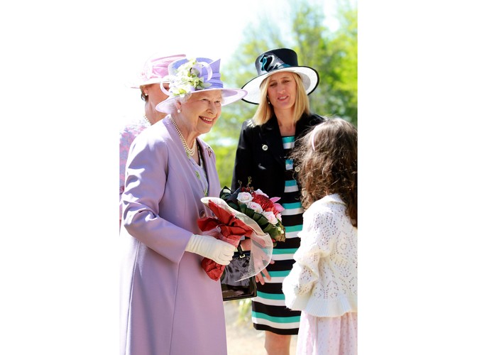 Elżbieta II na pokazie kwiatów w Canberze