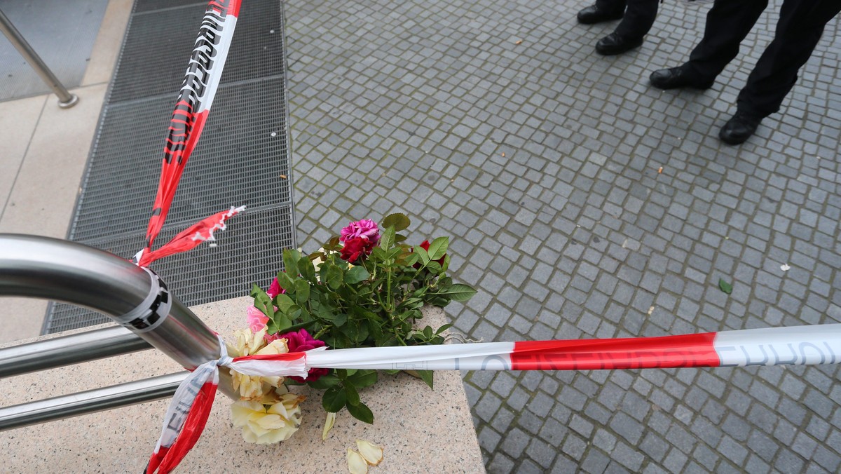 Wśród ofiar wczorajszego ataku w Monachium nie ma polskich obywateli; taką informację polskim służbom konsularnym przekazała niemiecka policja - powiedział dyrektor biura prasowego MSZ Rafał Sobczak. Wcześniej kondolencje rodzinom ofiar złożył szef MSZ Witold Waszczykowski.