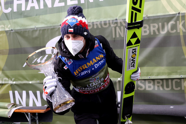 Zwycięzca trzeciego konkursu Turnieju Czterech Skoczni w skokach narciarskich, Polak Kamil Stoch, na obiekcie "Bergisel"