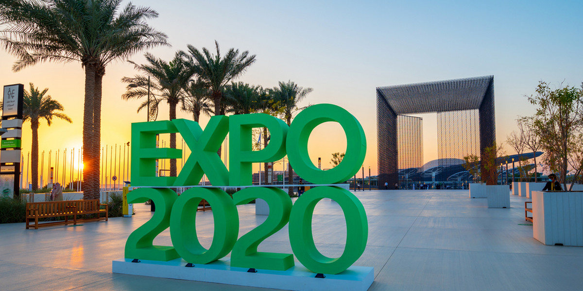  Ze względu na pandemię wystawa Expo 2020 rozpoczęła się oficjalnie 30 września 2021 r.