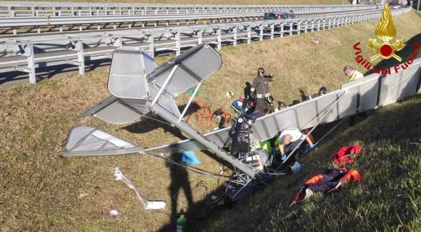 Srušen avion kraj puta