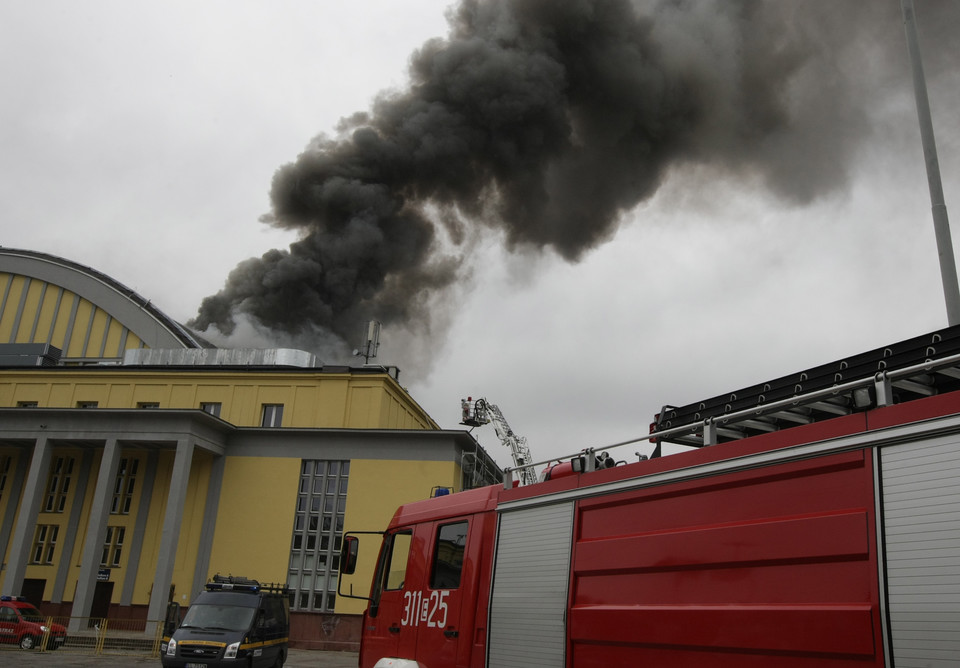 ŁÓDŹ POŻAR DACHU HALI SPORTOWEJ