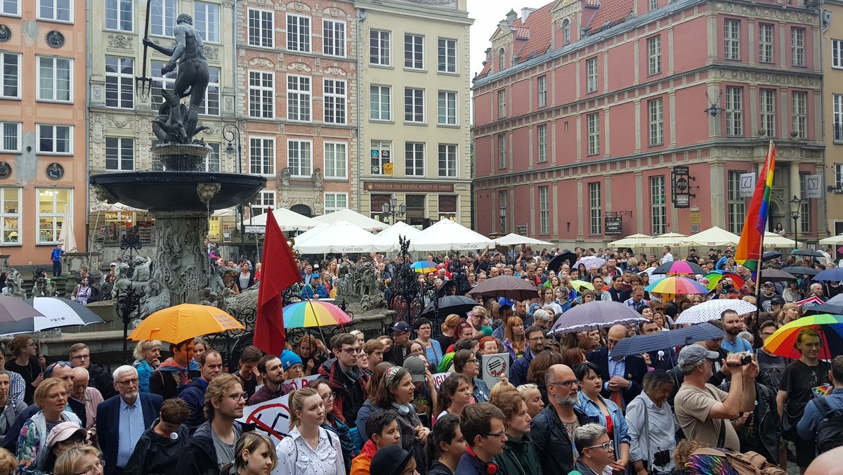 Gdańsk. Manifestacja w geście solidarności z osobami LGBT