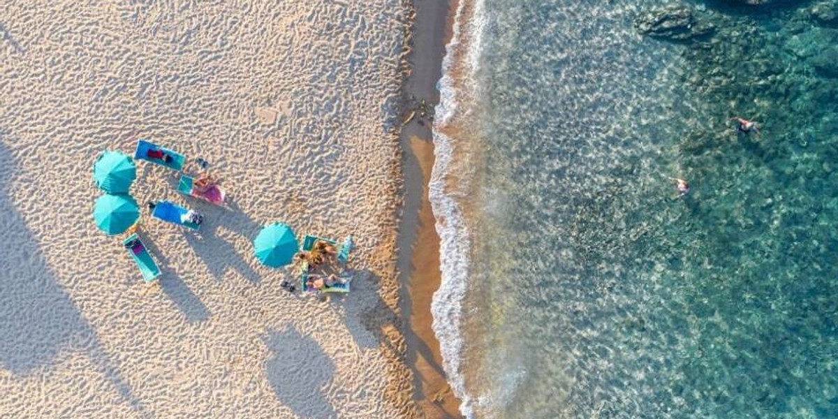 Kemping Isuledda, Sardynia, Włochy - plaża z góry