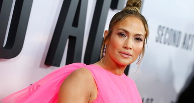 Jennifer Lopez anyaszült meztelenül promotálja új testápolóit