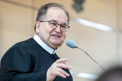 O. Rydzyk prosi o wsparcie w czasie epidemii koronawirusa. "Nie mamy dotacji rządowych, jak np. TVP"