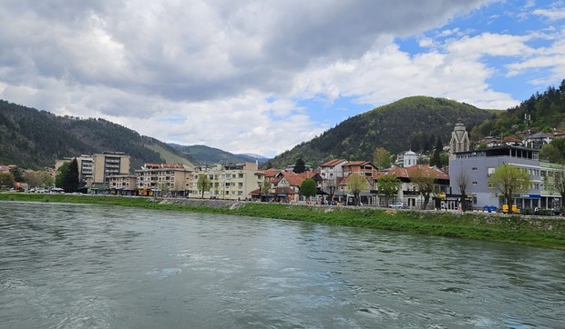 Žena skočila u reku Lim