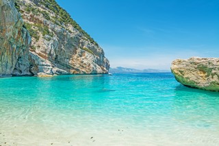 Wywozisz piasek i muszelki z Sardynii? Słono za to zapłacisz