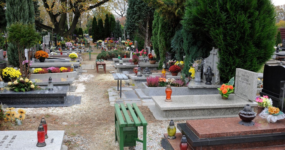 Skandal na cmentarzach. Polacy płacili tysiące złotych bezprawnie. Teraz można je odzyskać