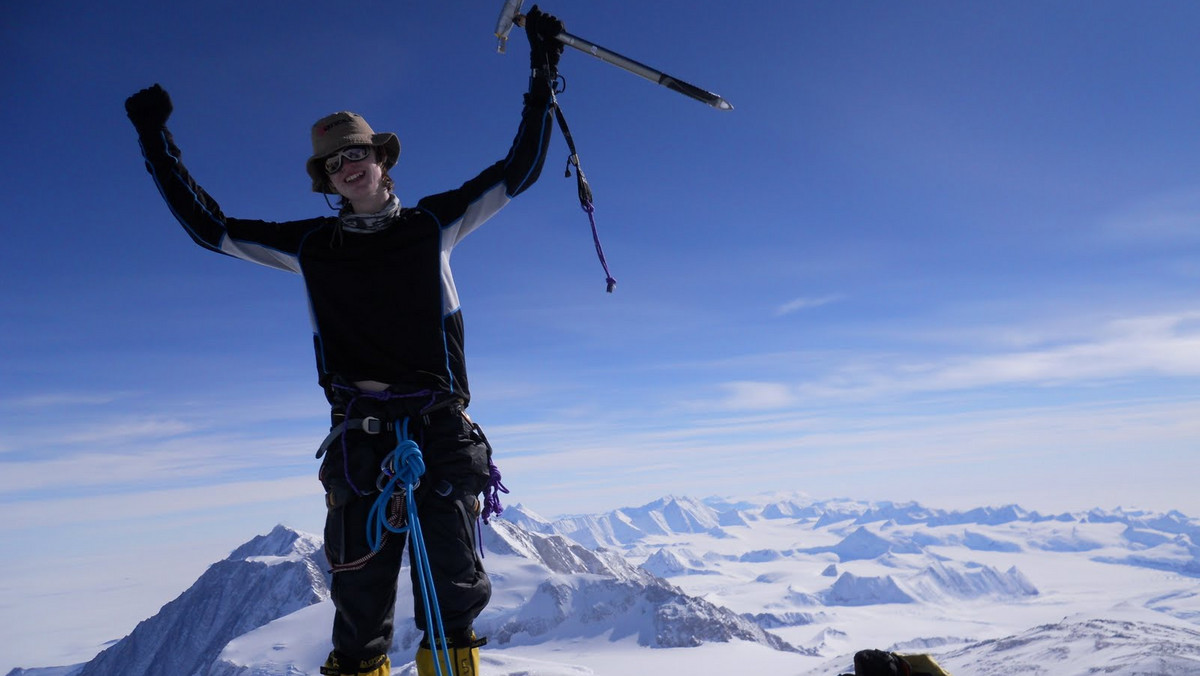 16-latek George Atkinson z Surbiton (południowo-zachodni Londyn) jest najmłodszym człowiekiem na świecie, który zdobył najwyższe szczyty górskie na każdym kontynencie - informuje serwis bbc.co.uk