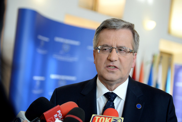 Komorowski krytykuje: Czechy i Słowacja wyszły przed szereg