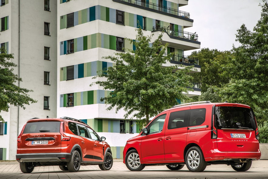 Ford Tourneo kontra Dacia Jogger - porównanie
