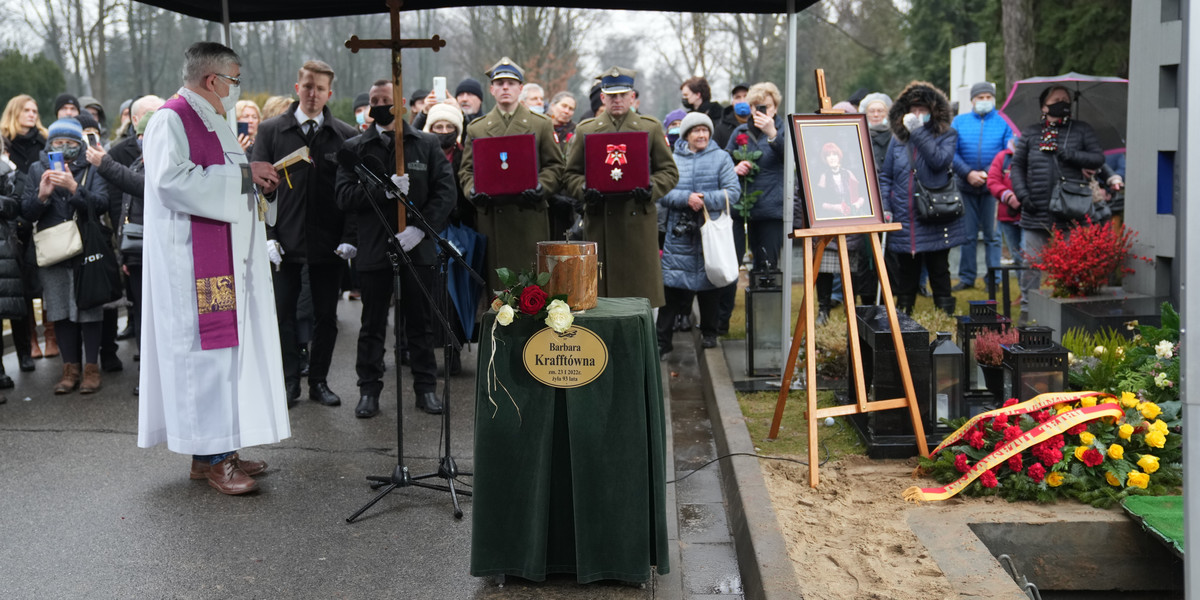 Barbara Krafftówna spoczęła w Alei Zasłużonych na Powązkach.