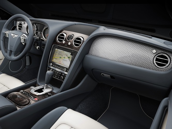 W środku Bentley Continental GT V-8