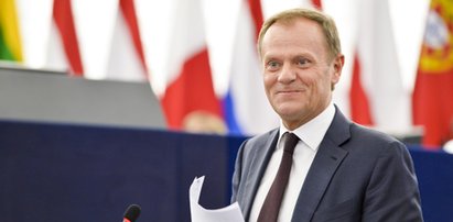 Tusk ośmieszył Kaczyńskiego w Strasburgu. Gromkie brawa i śmiech na sali!