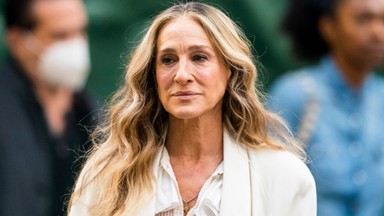 Sarah Jessica Parker skrytykowana za siwe włosy. "Mam przestać się starzeć?"