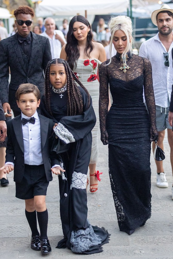 Kim Kardašijan u haljini od crne čipke 