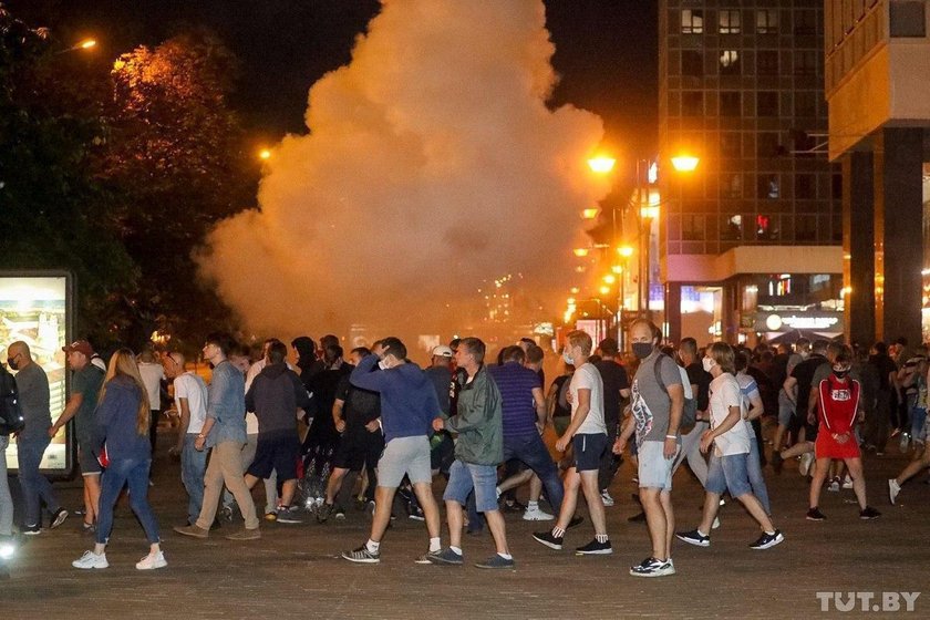 Niespokojna noc na Białorusi po wyborach. Tłumy protestujących na ulicach