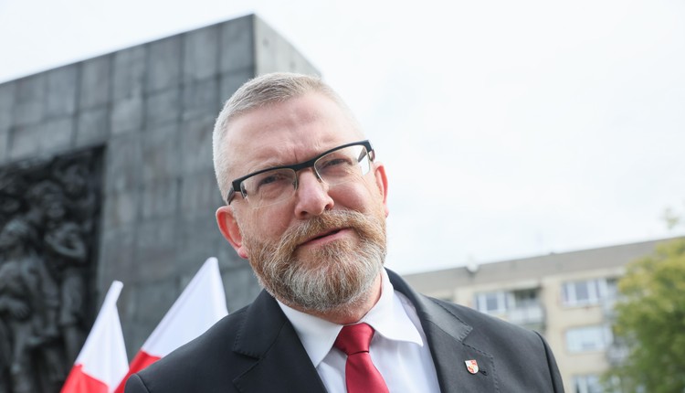 Najnowszy sondaż. Grzegorz Braun rośnie w siłę, znalazłby się w Sejmie