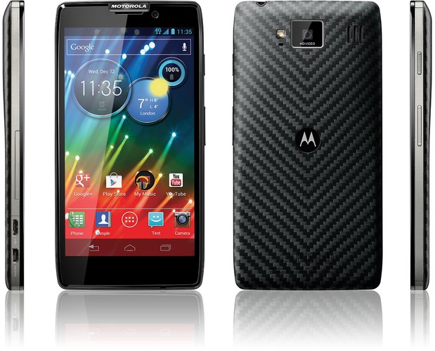 <b>Motorola RAZR HD</b>
<br>
<br>Procesor: Qualcomm MSM8960 1,50 GHz
<br>Pamięć RAM: 1 GB
<br>Aparat: 8 mpx
<br>Ekran: 4.70