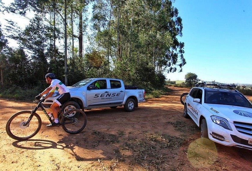 Brazylijski piłkarz przejedzie 600 km na rowerze