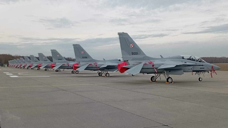 W Siłach Powietrznych służy obecnie 12 samolotów FA-50GF. Docelowo w ciągu najbliższych lat ma dotrzeć do nas kolejne 36 maszyn, tym razem w konfiguracji FA-50PL. Wojskowi mówią m.in. o możliwości tankowaniu w powietrzu oraz integracji większej liczby pocisków rakietowych, m.in. pocisków powietrze-powietrze średniego zasięgu.