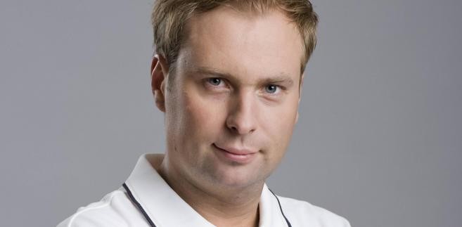 <b>Marek Tymiński - ma 35 lat i jego majątek szacuje się na około 200 mln zł</b>
<br>
<br>
Jako 12-latek Marek Tymiński, sprzedawał gry komputerowe na giełdzie przy ulicy Grzybowskiej w Warszawie, w liceum zaczął się zajmować tworzeniem grafiki 3D. 
<br>
<br>
Na studiach zajął się dystrybucją gier, a w 2002 roku założył firmę City Interactive i zaczął tworzyć własne tanie gry. Dziś firma jest na giełdzie, a wśród jej produkcji jest między innymi hitowy 'Snajper'.