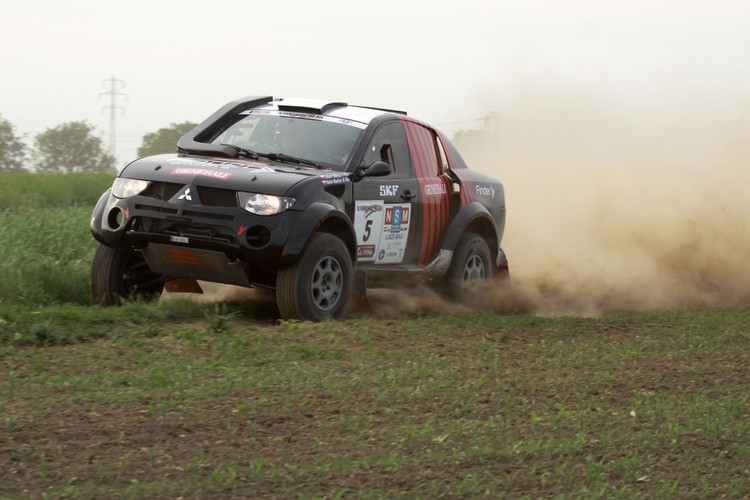Adam Małysz wystartował Mitsubishi L200