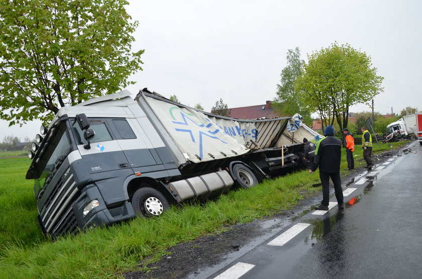 Zderzenie 3 tirów w Miłosnej