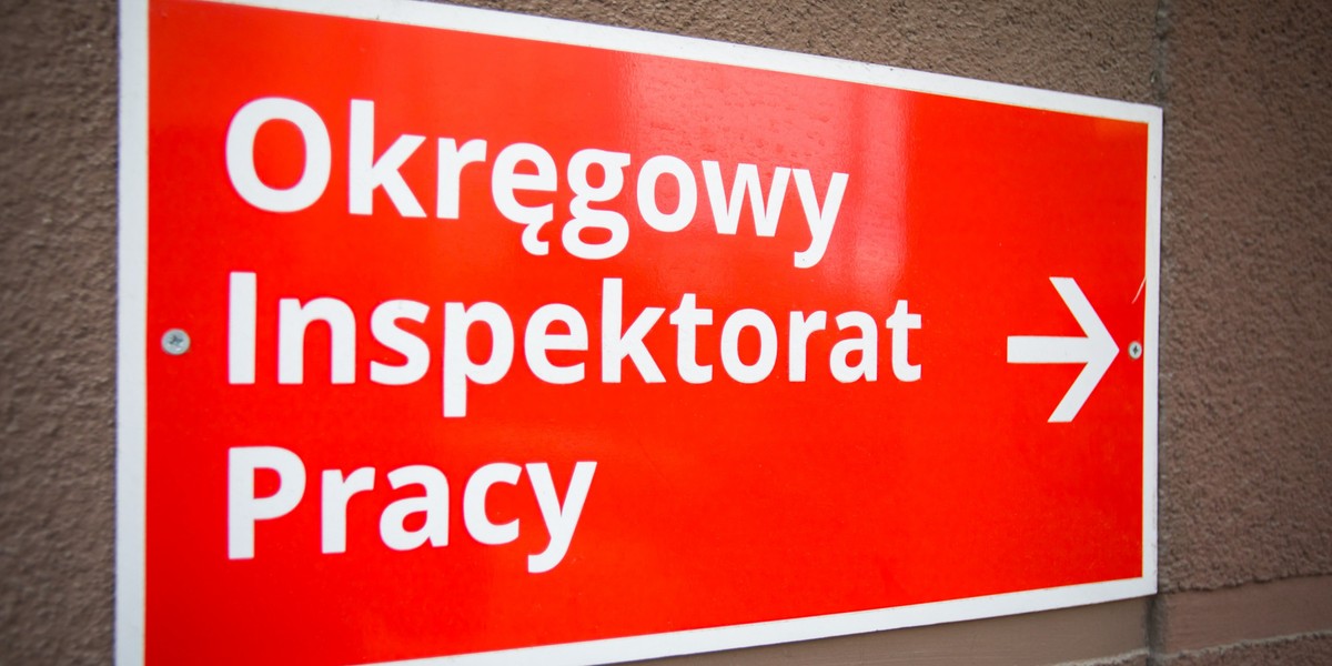 Zgodnie z przepisami kodeksu pracy, każdy pracownik zatrudniany na podstawie umowy o pracę, powinien przejść obowiązkowe badania przeprowadzone przez lekarza medycyny pracy. W wielu przypadkach sytuacja związana z koronawirusem to uniemożliwia, dlatego przepisy zostaną zmienione.